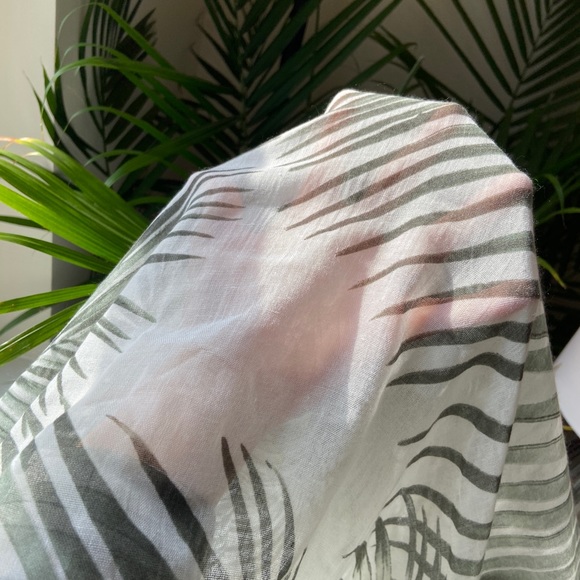 Large sheer scarf/wrap - Picture 4 of 4